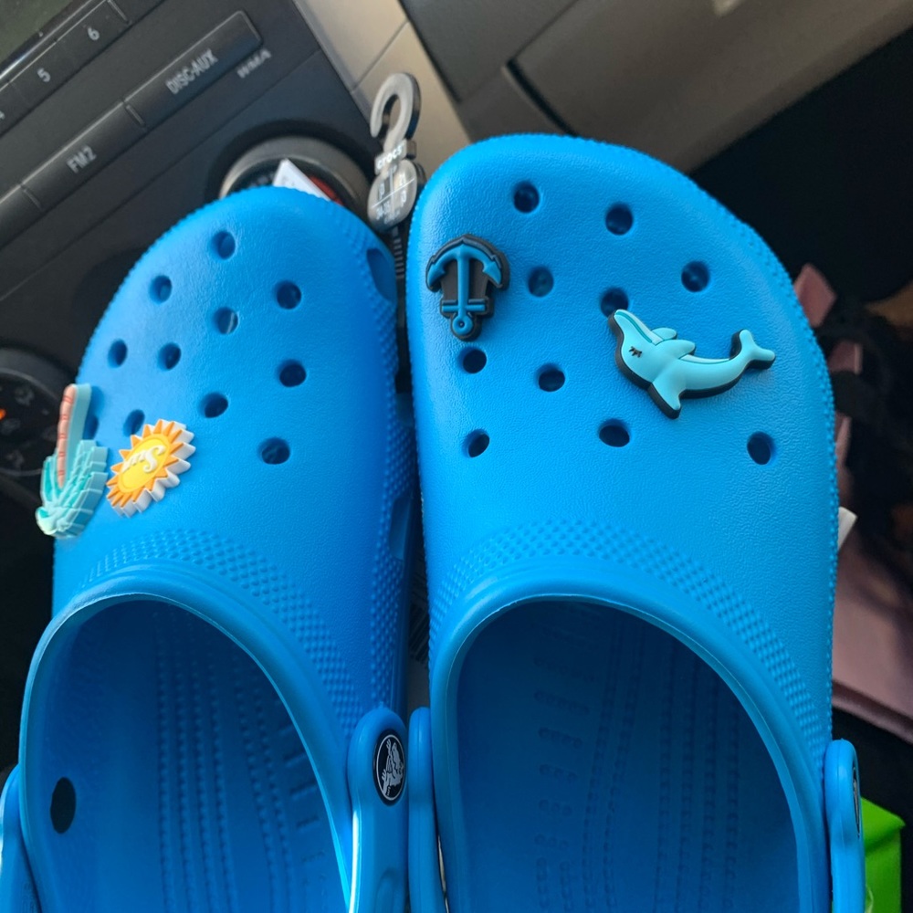 COPY - Woman’s Crock size 4